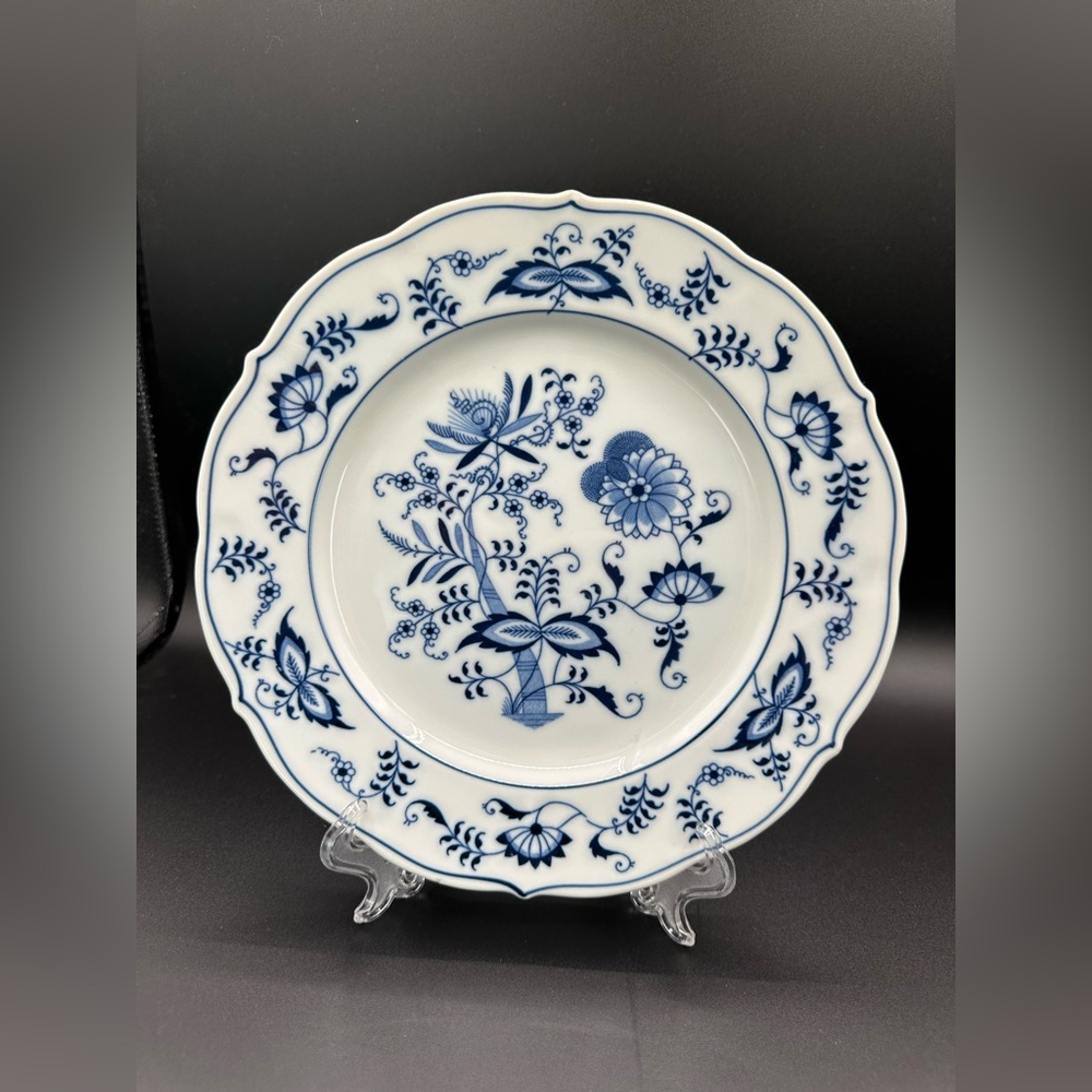 Blue Danube Dinner Plate – 10", Rectangular Backstamp (1977–2000), Japan